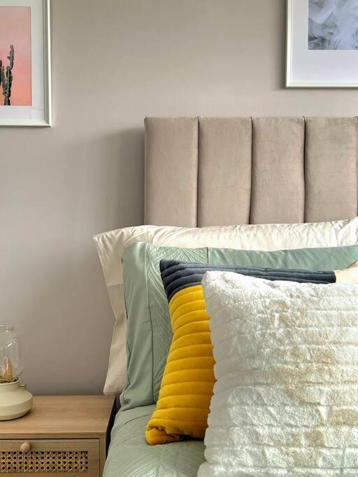 Quirky, Family Home In Glasgow Cardonald Bagian luar foto