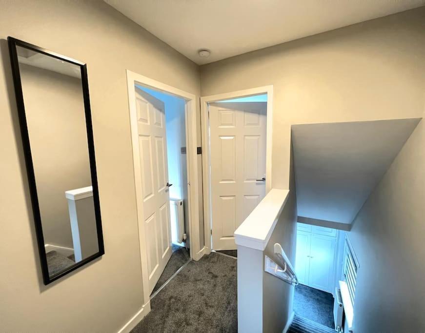Quirky, Family Home In Glasgow Cardonald Bagian luar foto