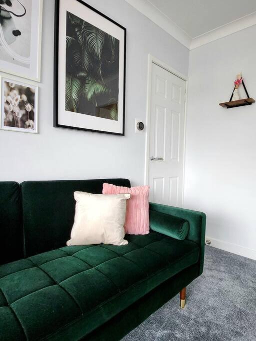 Quirky, Family Home In Glasgow Cardonald Bagian luar foto