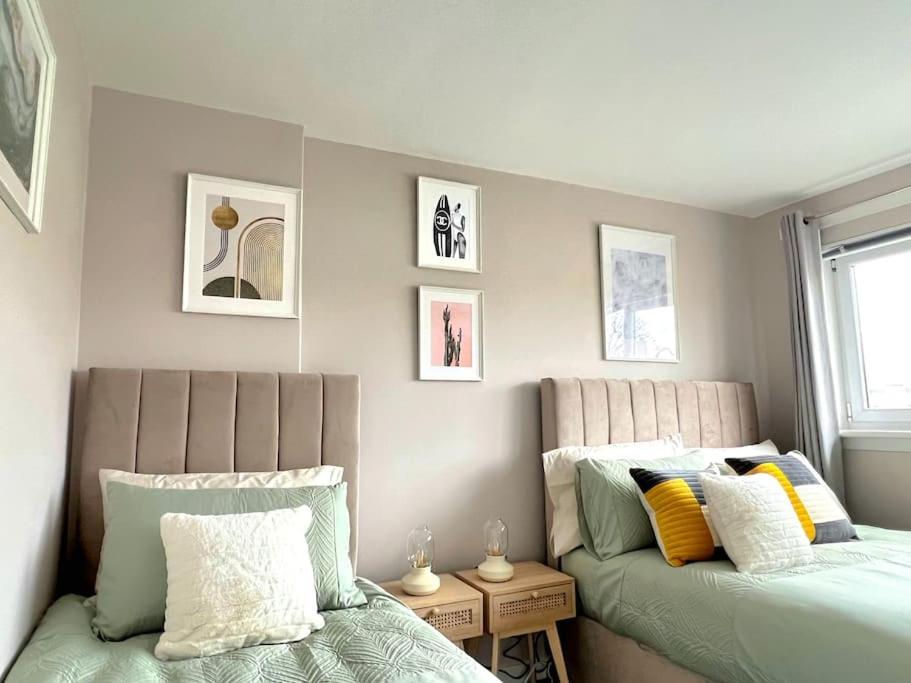 Quirky, Family Home In Glasgow Cardonald Bagian luar foto