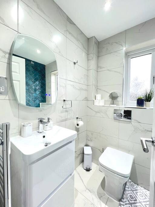 Quirky, Family Home In Glasgow Cardonald Bagian luar foto