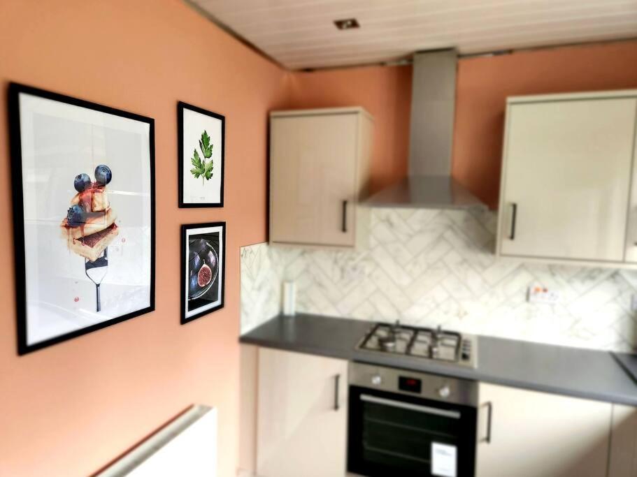 Quirky, Family Home In Glasgow Cardonald Bagian luar foto