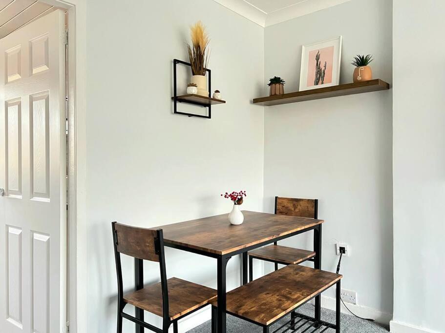 Quirky, Family Home In Glasgow Cardonald Bagian luar foto