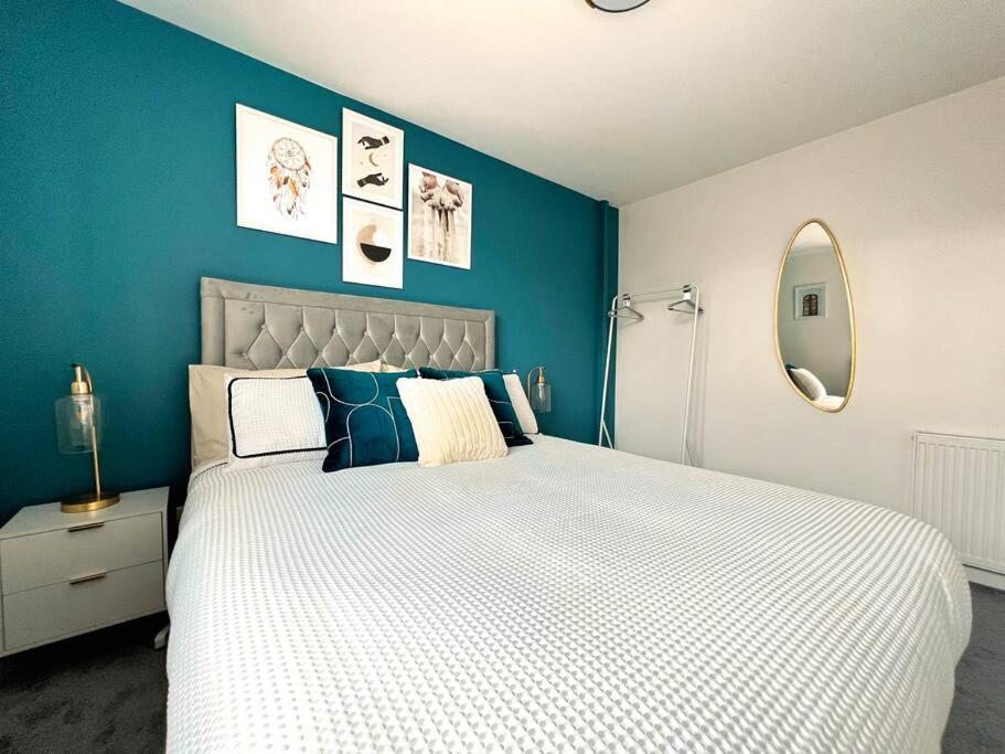 Quirky, Family Home In Glasgow Cardonald Bagian luar foto