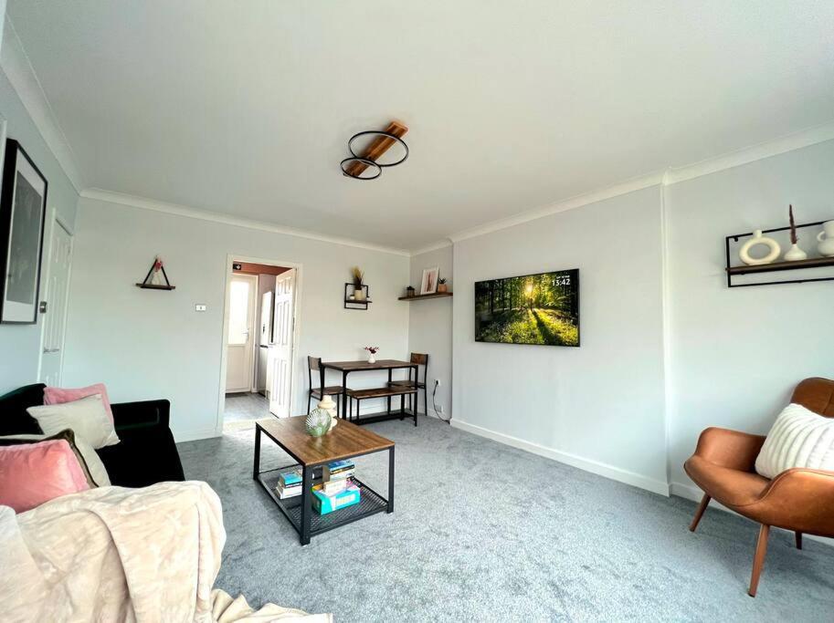 Quirky, Family Home In Glasgow Cardonald Bagian luar foto