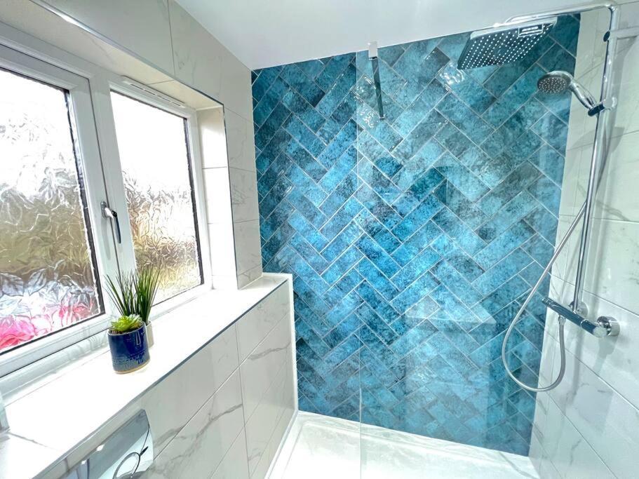 Quirky, Family Home In Glasgow Cardonald Bagian luar foto