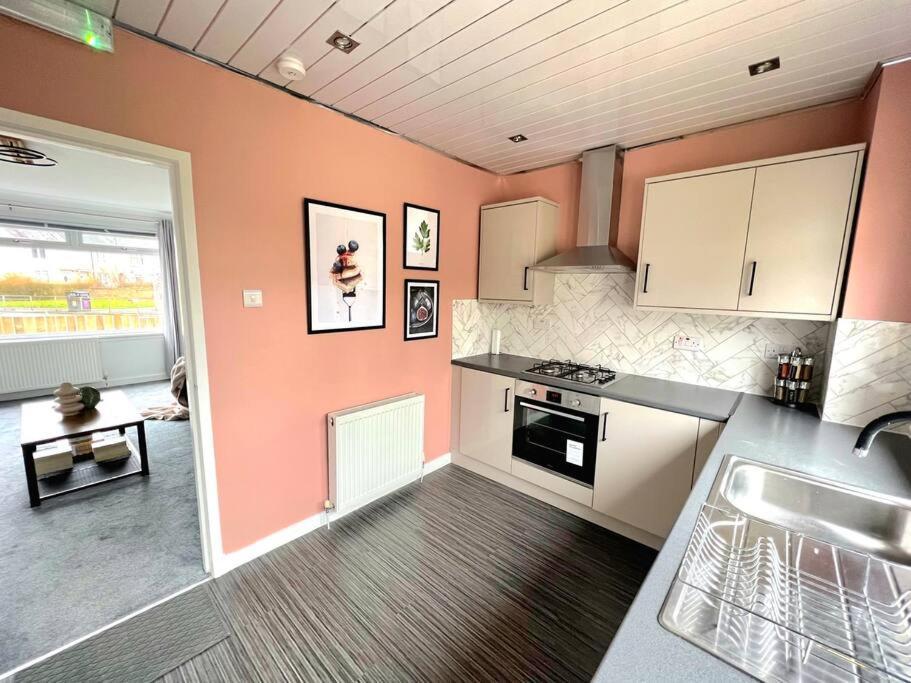 Quirky, Family Home In Glasgow Cardonald Bagian luar foto