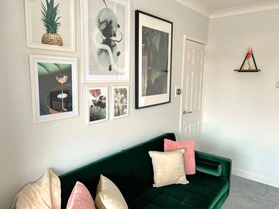 Quirky, Family Home In Glasgow Cardonald Bagian luar foto