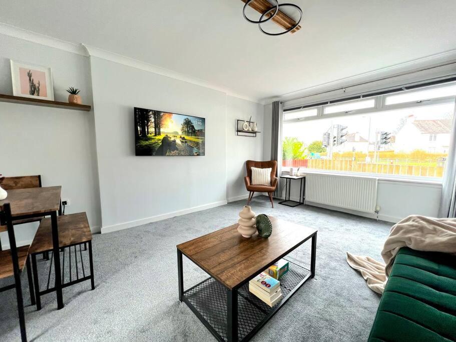 Quirky, Family Home In Glasgow Cardonald Bagian luar foto